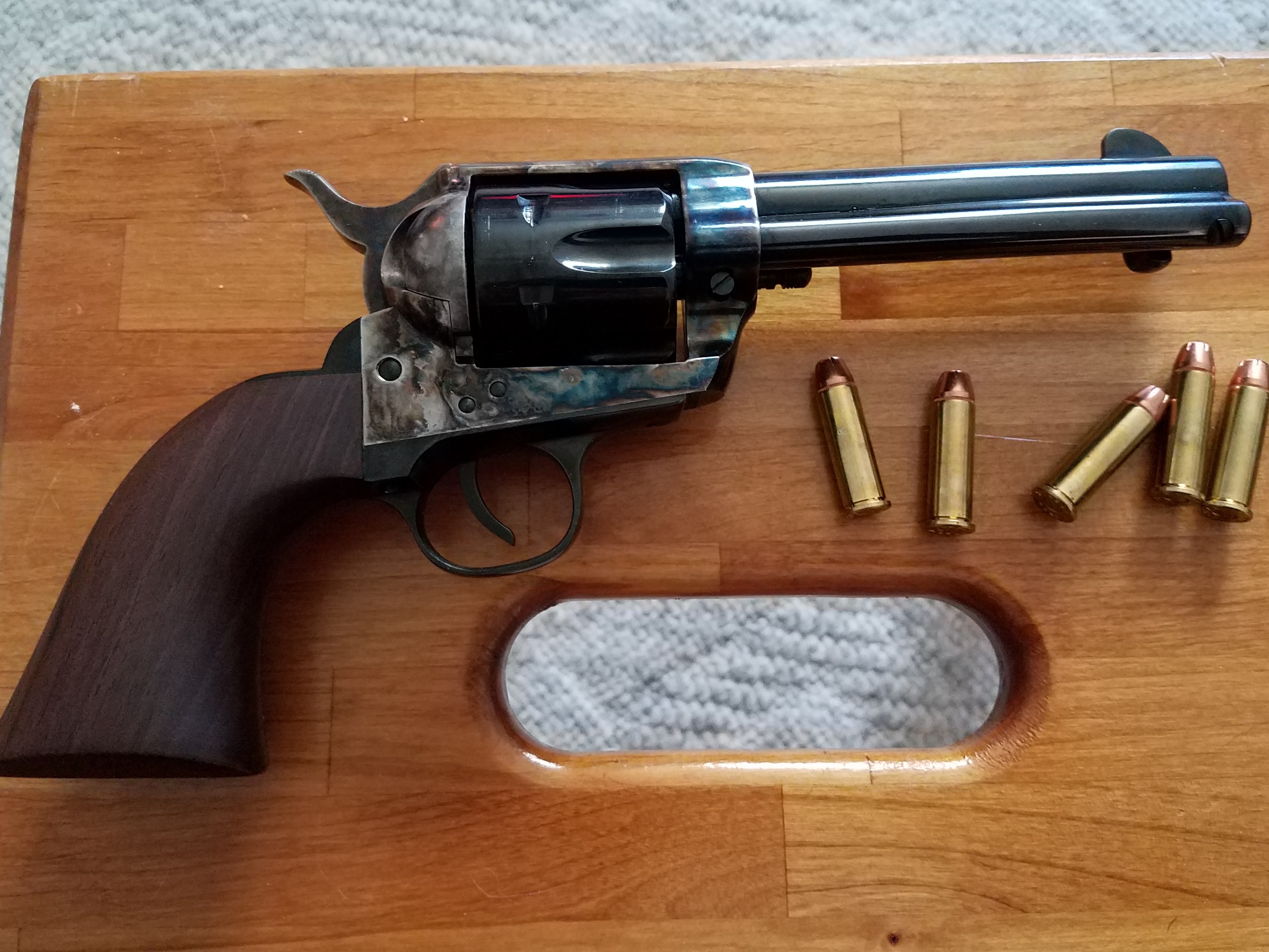 revolver.jpg
