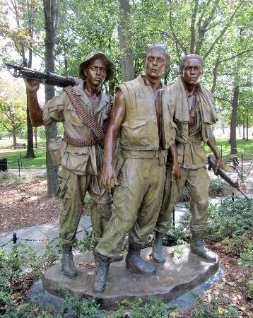 statue-at-vietnam-veterans.jpg