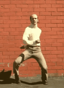 weird-dance-moves-dnmsyxxt3stokjyi-551475754.gif