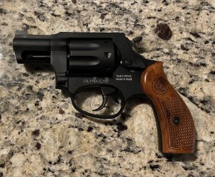 Taurus 942 Grips.jpg