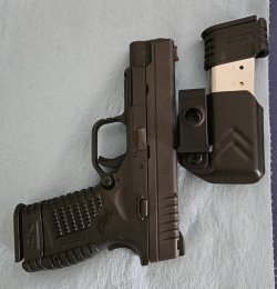 SA_XD_withMagPouch122323.jpg