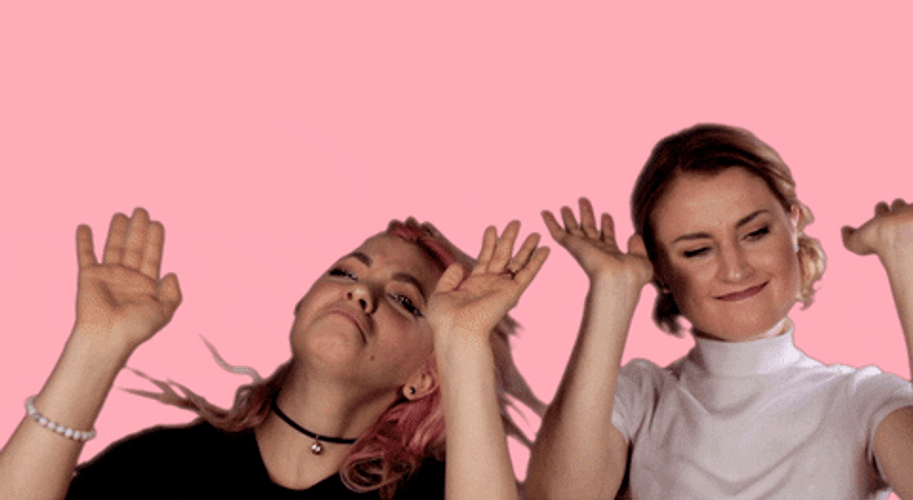 hey-violet-female-singers-so-excited-pt19p16qoaemz6ps.gif
