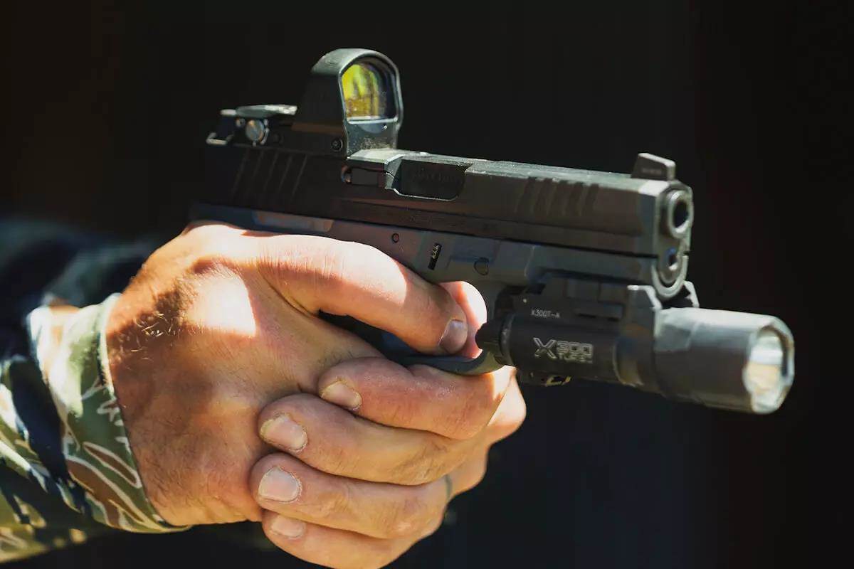www.handgunsmag.com