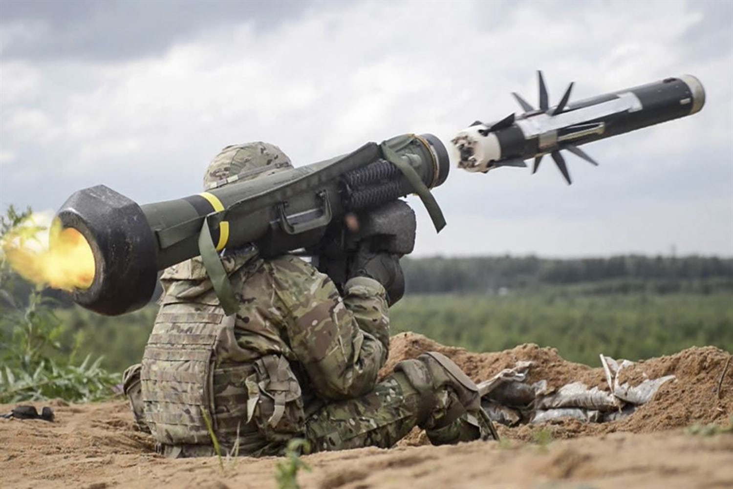 170803-javelin-missile-ac-646p.jpg