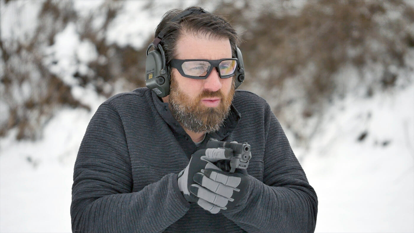 Training on the range with the Mantis X3 and the Hellcat pistol