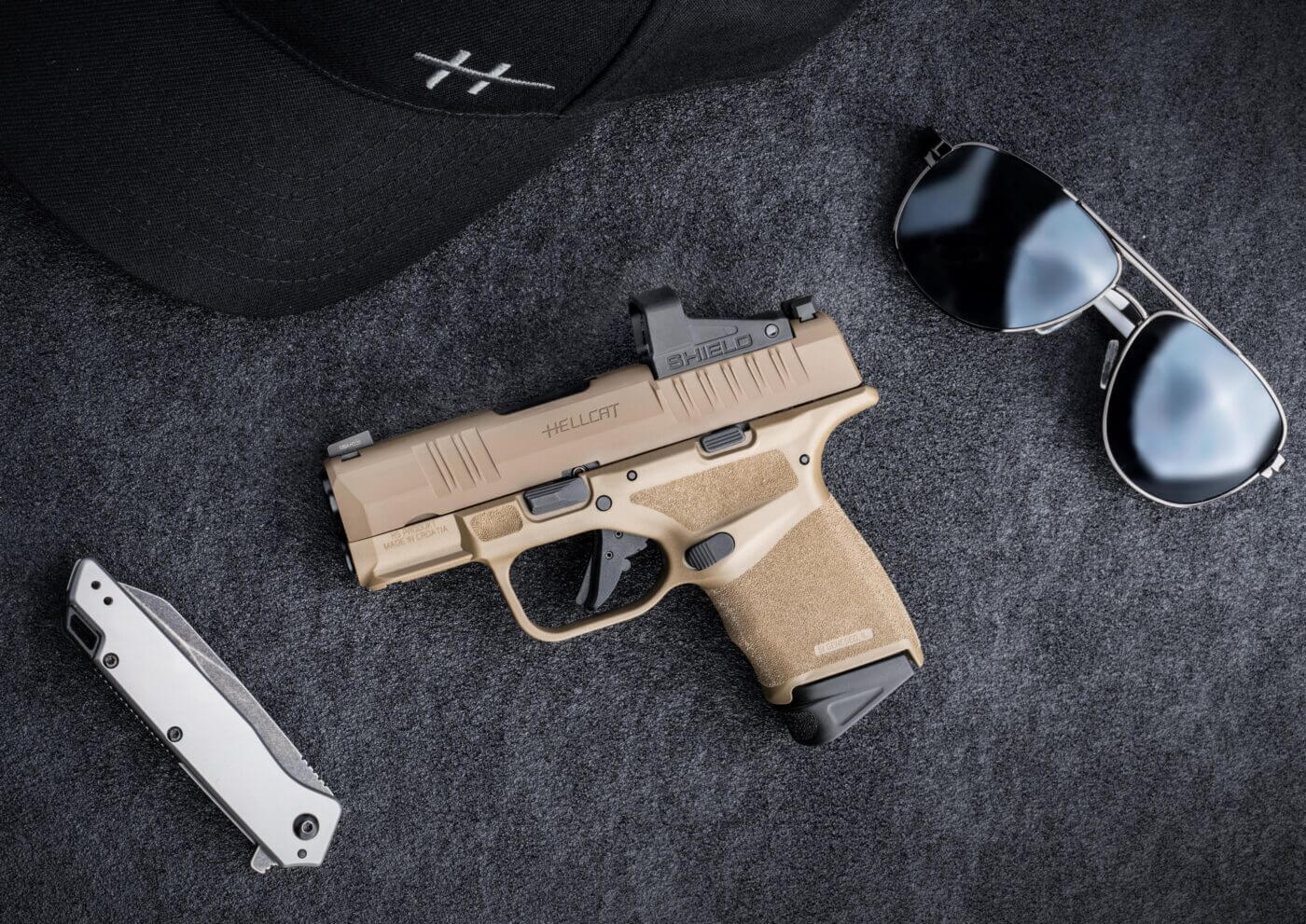 The FDE Hellcat with EDC gear