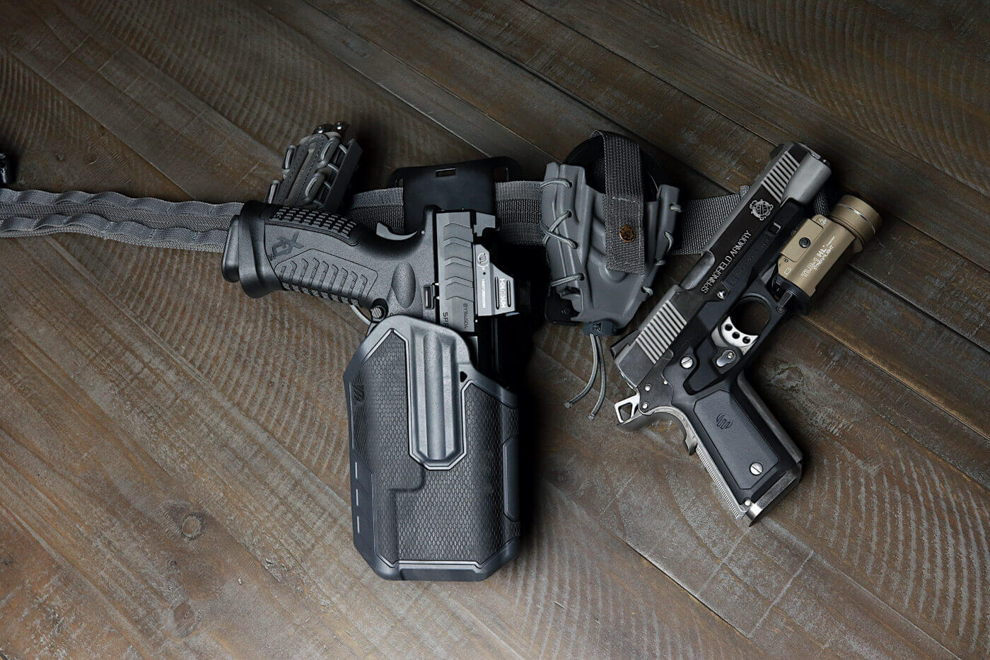 Blackhawk Omnivore handgun holster review In this photo, we see the Omnivore holster with an XD-M Elite inserted into it. The internal safety on the firearm works perfectly with this gun. It also works with other brands and models of pistols including those from Glock, the Walther P99, the FN FNS, Beretta M9 and others. It covers the trigger and is compatible with red dot sights and SureFire and Streamlight tactical flashlights.