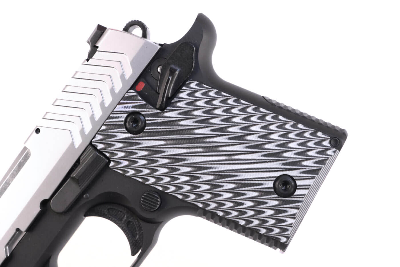 G10 grip panels on the Springfield 911