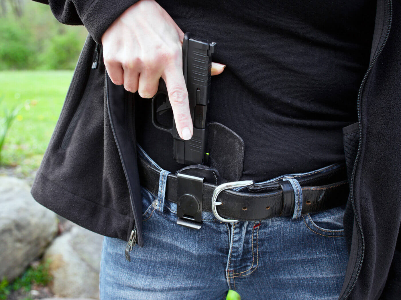 Carrying a Hellcat pistol in an appendix holster