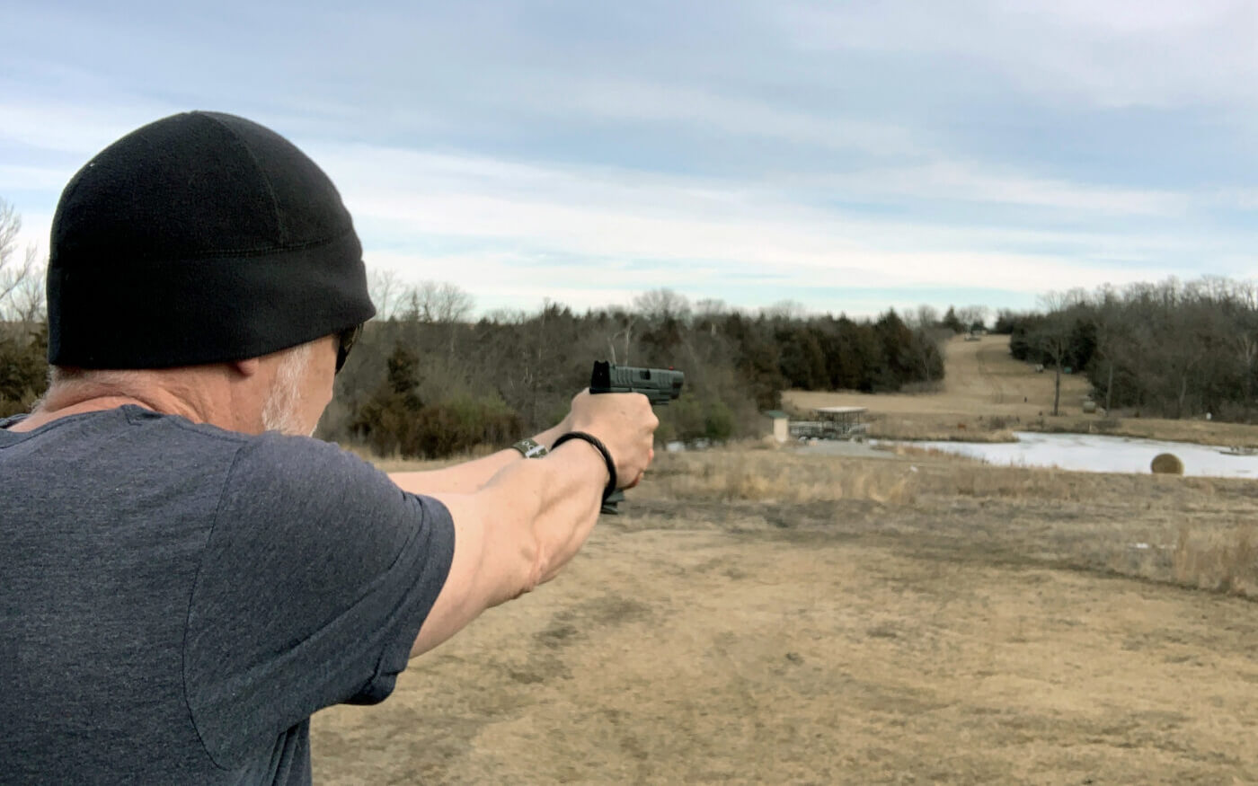 Long distance shooting with pistol