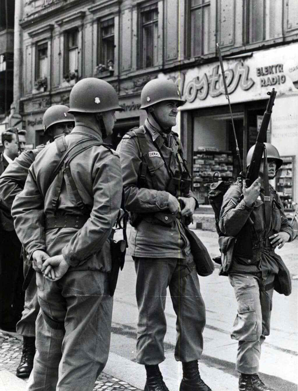 Soldiers with M1 rifle at Berlin wall construction