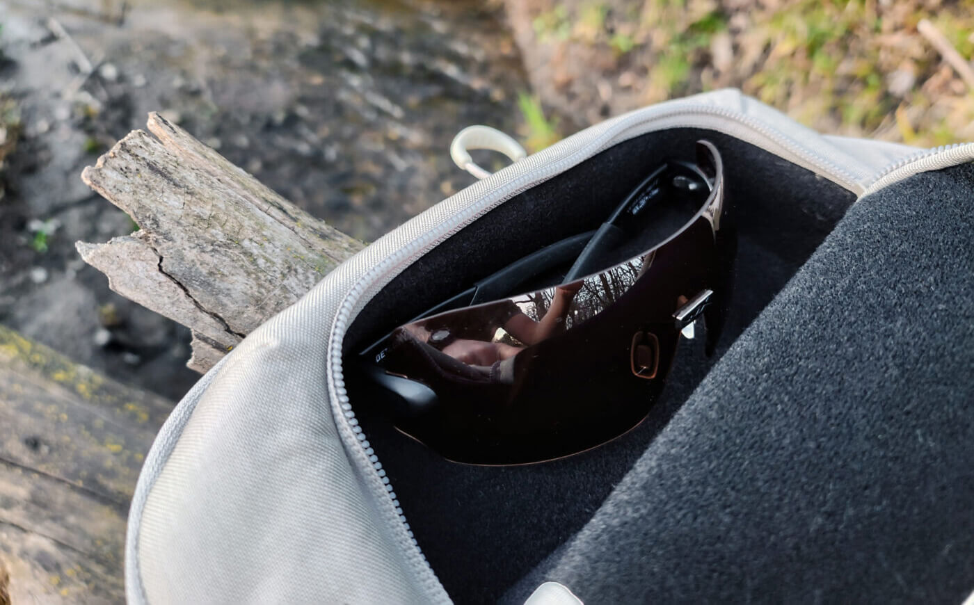 Glasses pocket in ALPS Ghost 30 backpack