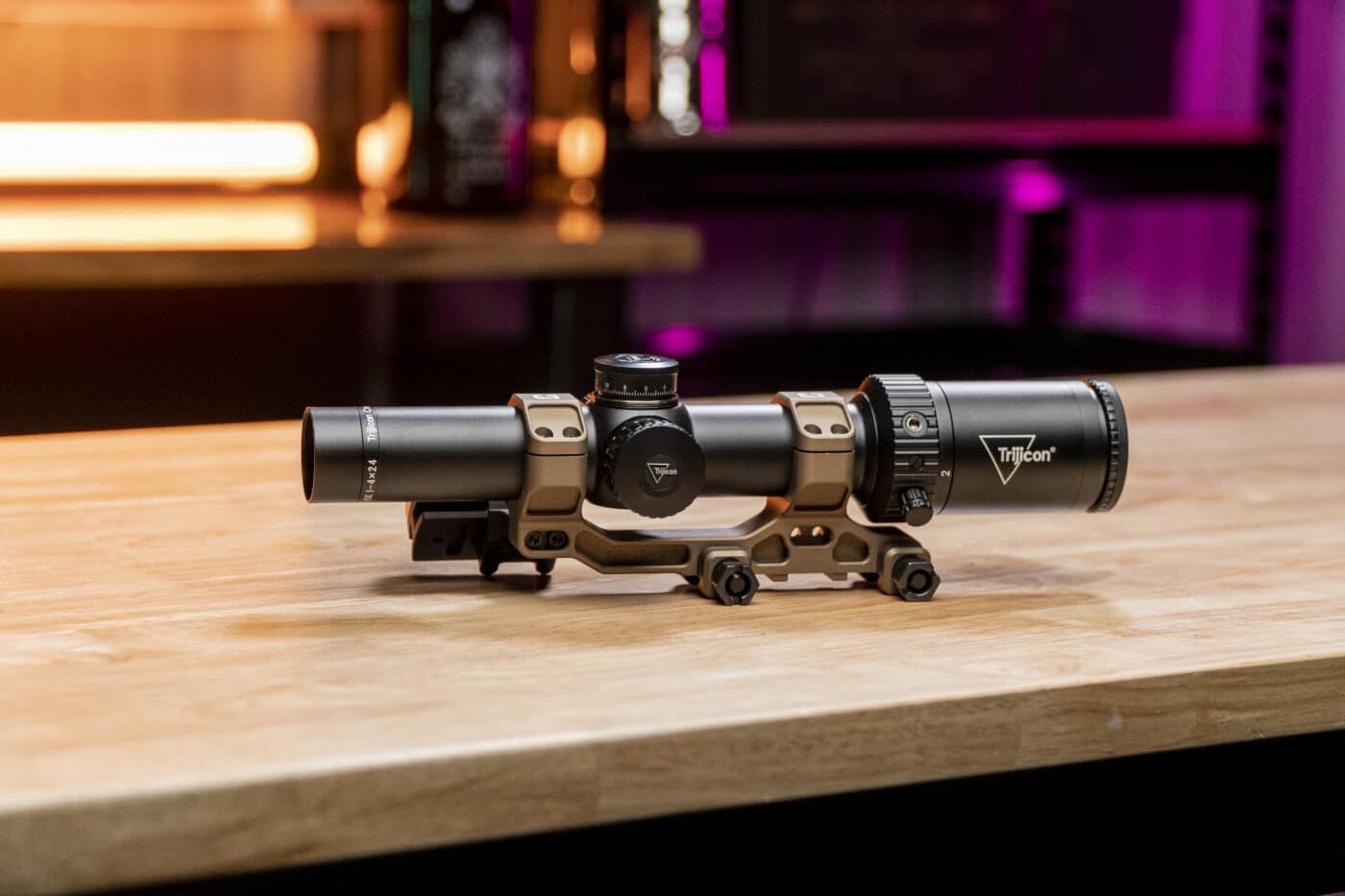 Trijicon Credo HX 1-4x24mm on table