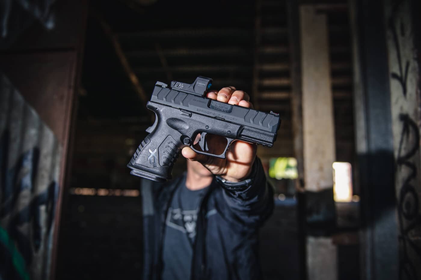 Man shows compact nature of the XD-M Elite Compact OSP in 10mm