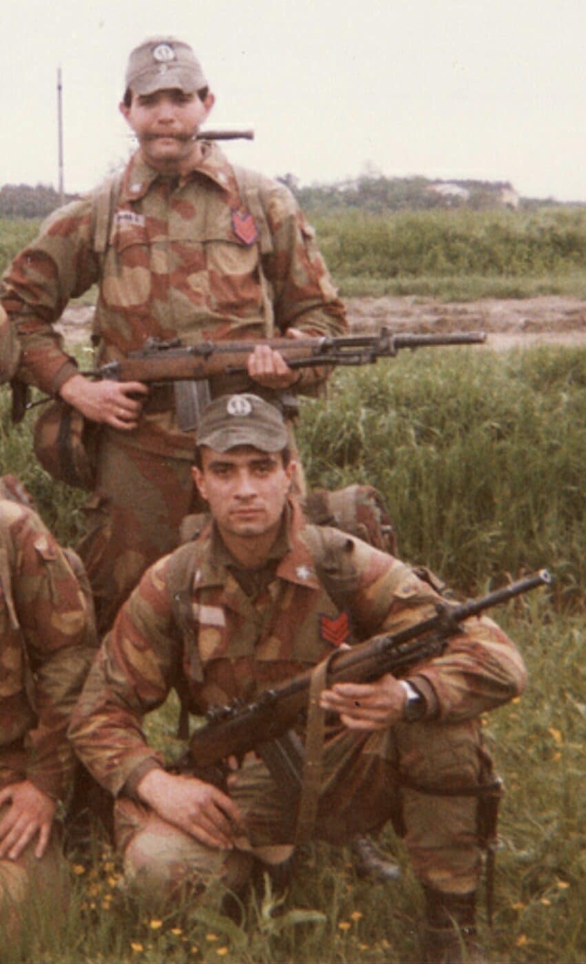 Italian paratroopers holding BM 59 rifles