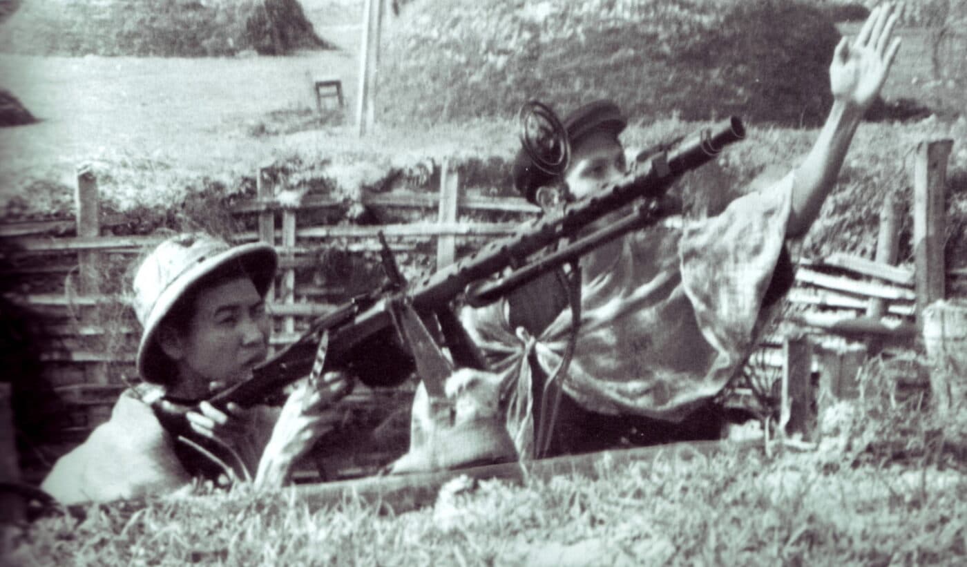 Soldiers using the MG34 in Vietnam