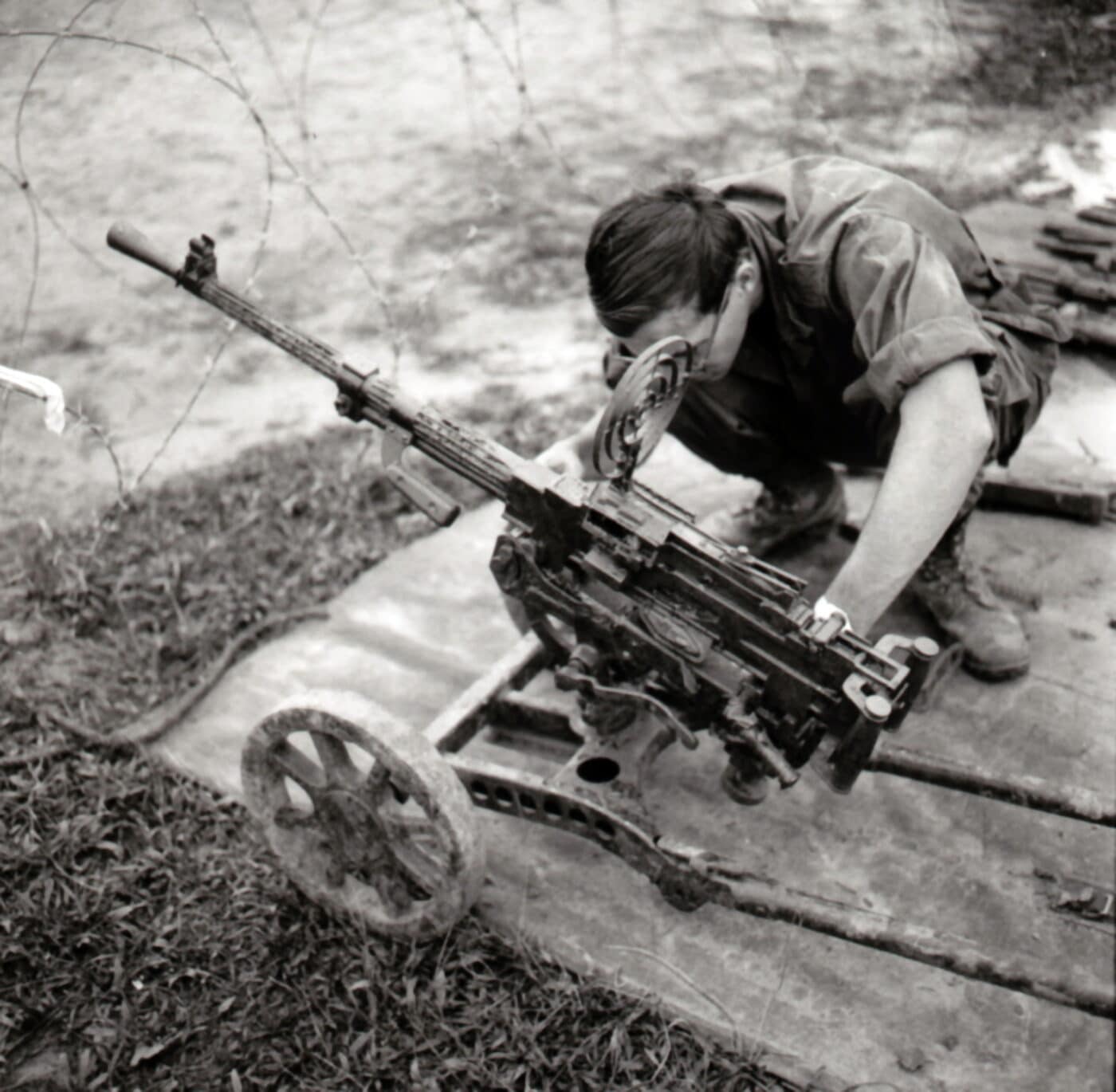 Solider crouching next to a Type 53 MG with AA sight