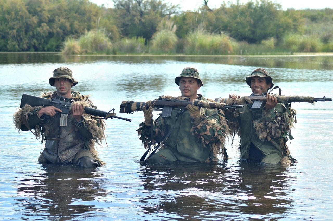 Argentine marines with BM 59E rifles