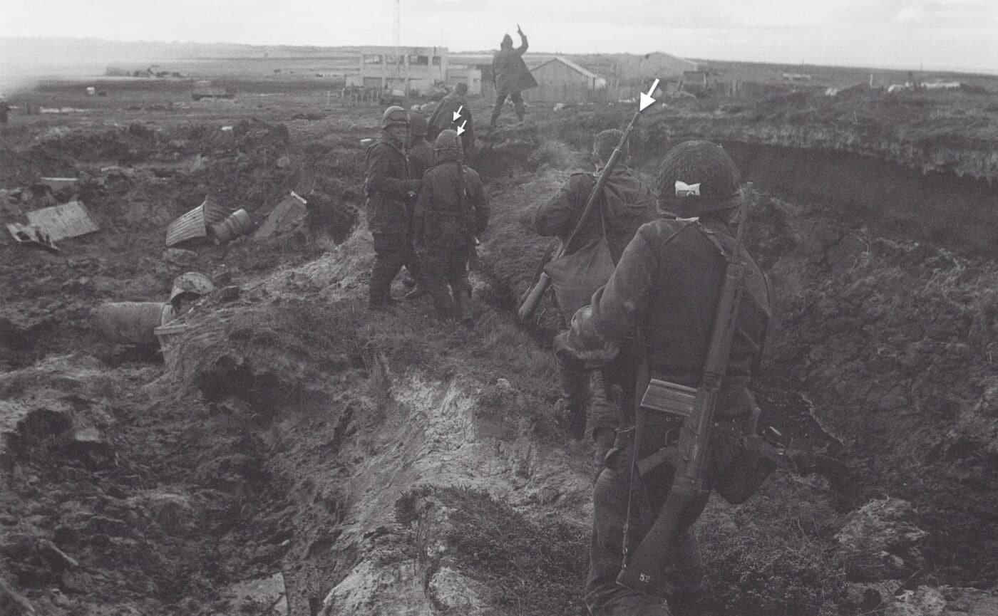 Argentine sailors in Falkland Islands war armed with BM 59E rifles