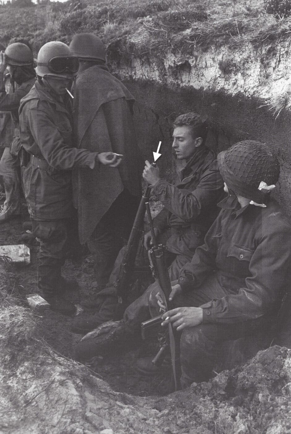 Argentina soldiers with BM 59E rifle