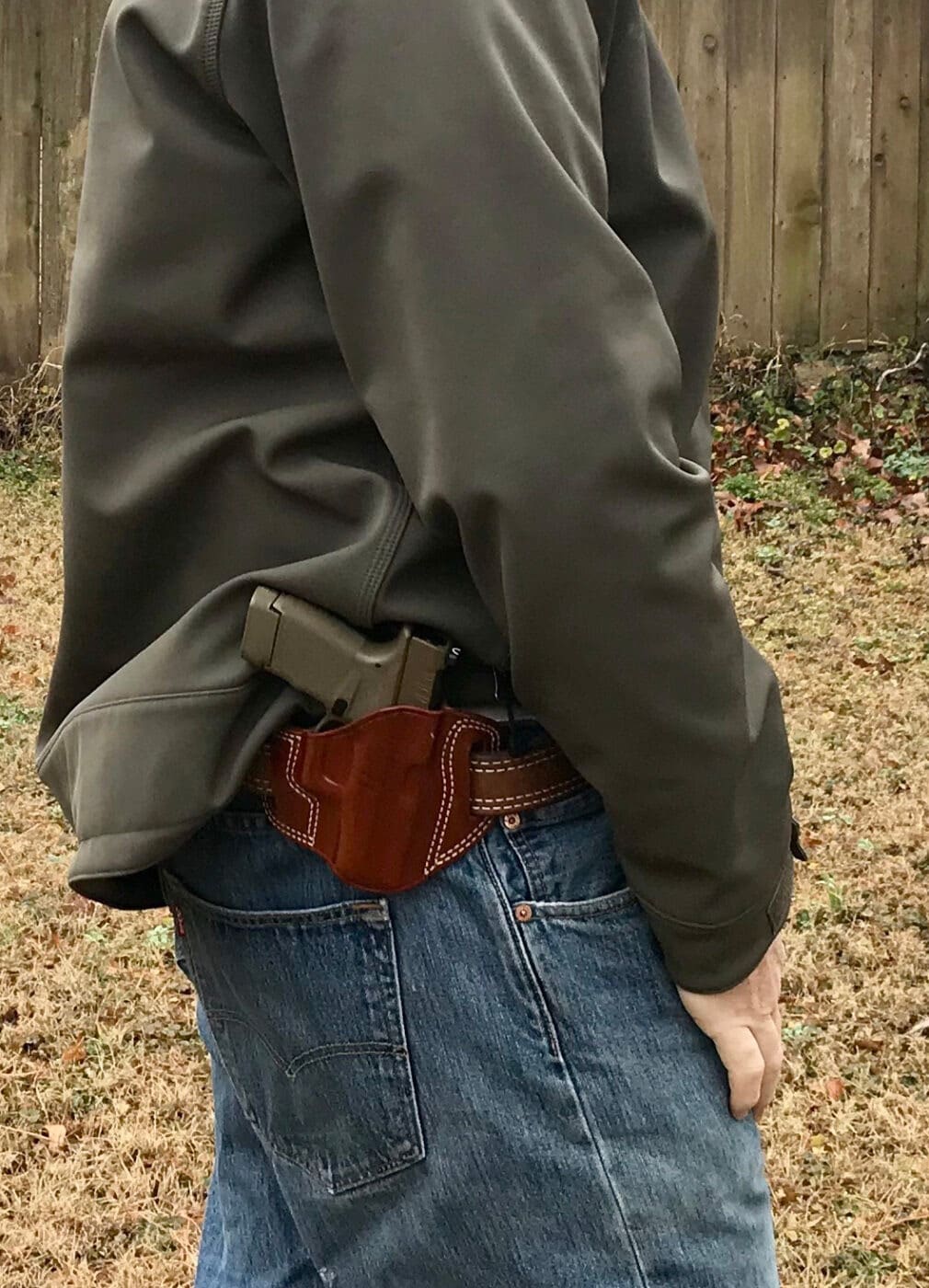 Man wearing a Galco Combat Master holster with Hellcat pistol inside