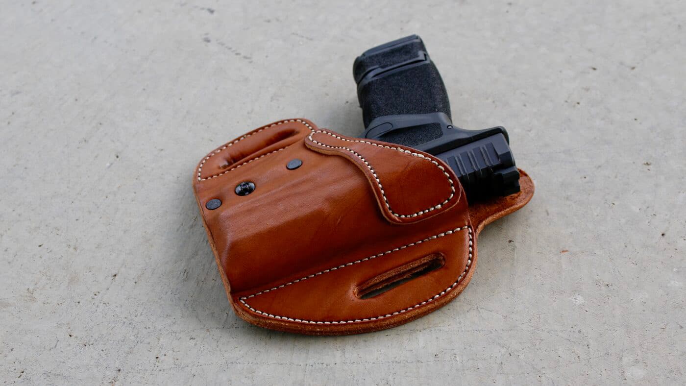 Belt slots in Urban Carry LockLeather holster