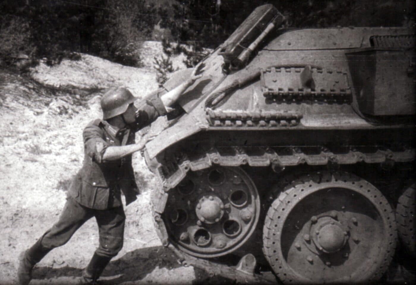 A scene from a German wartime training film: in this scenario the tank hunter uses a five-gallon Jerrycan equipped with a standard hand grenade as a detonator