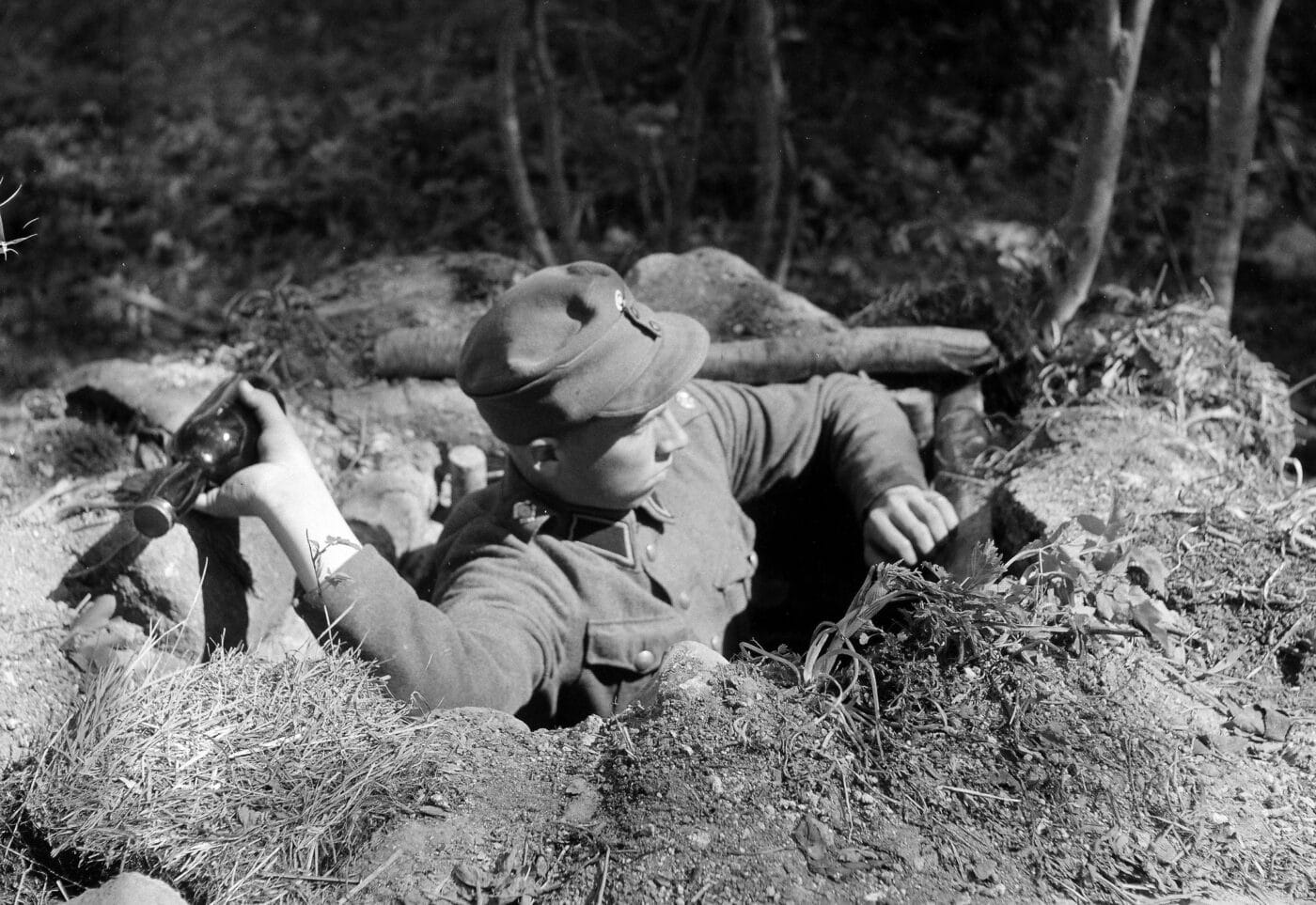 Finnish trooper training with a Molotov cocktail in 1942