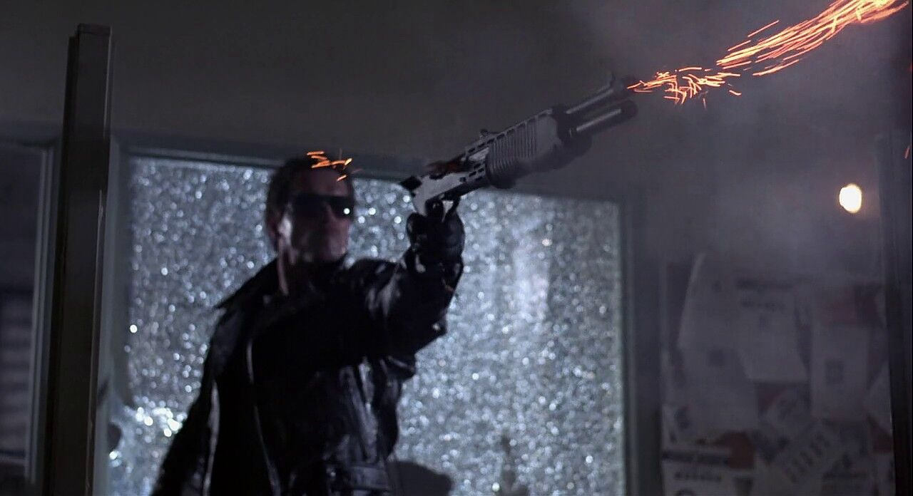Arnold Schwarzenegger shooting the SPAS-12 one-handed while playing The Terminator