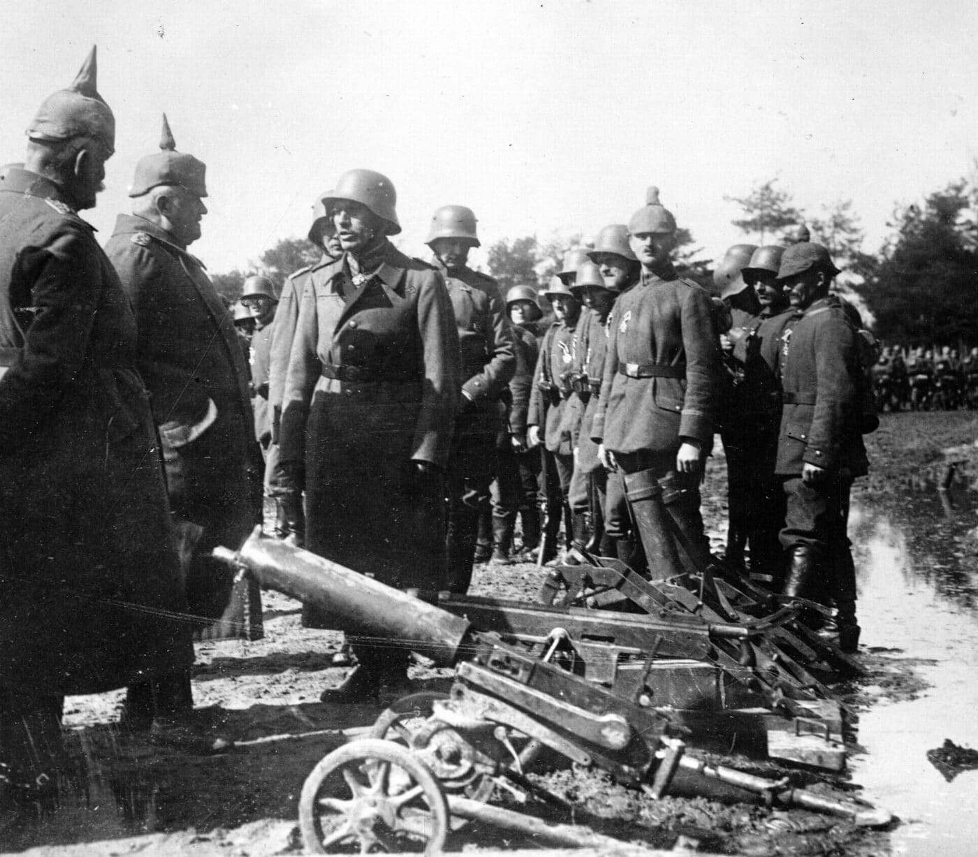 Germans with captured Russian MGs 1917