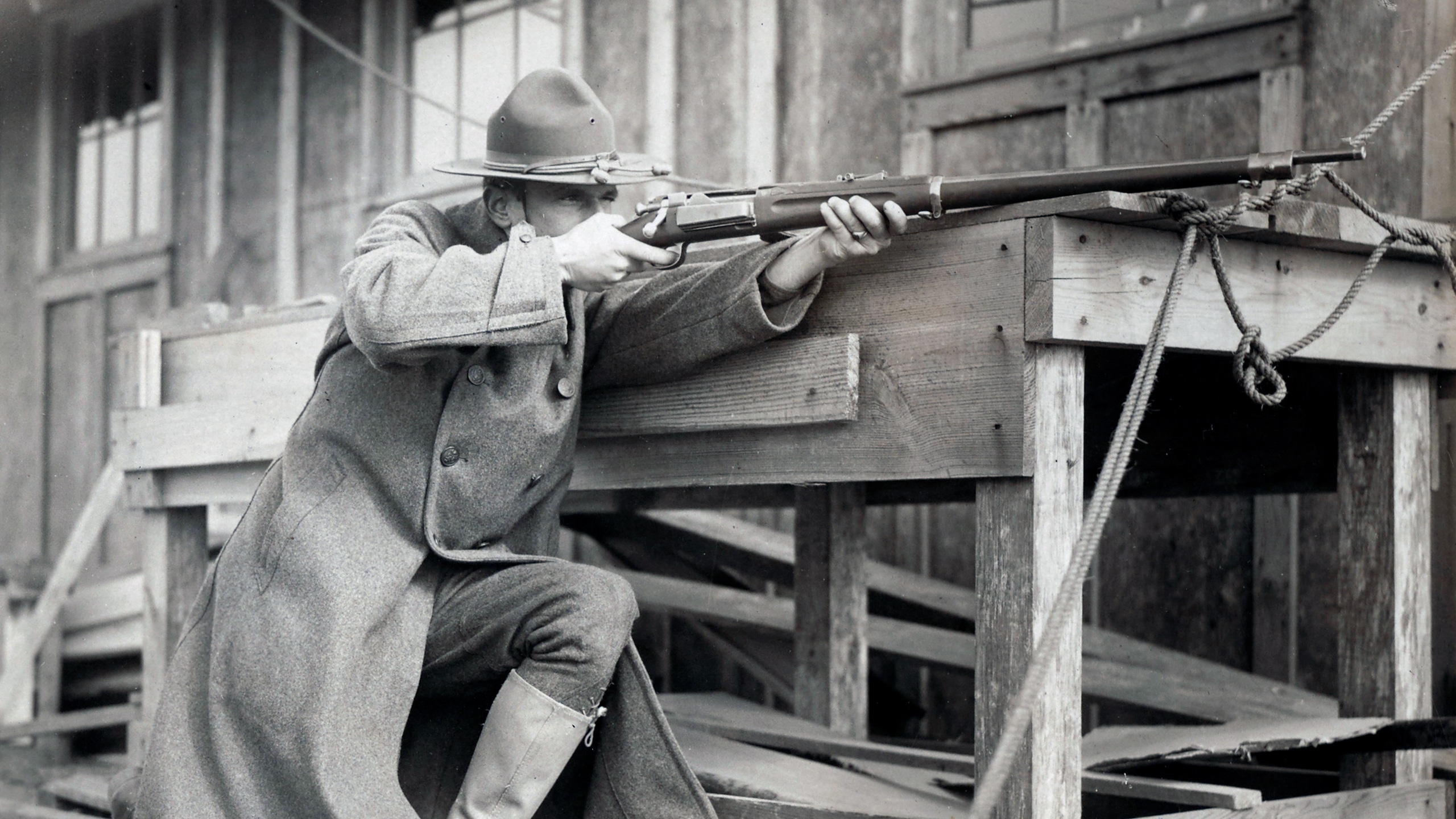 アメリカ軍　1964年＆1969年キャンティーン The .30-40 U.S. Krag-Jorgensen in Combat - The Armory Life