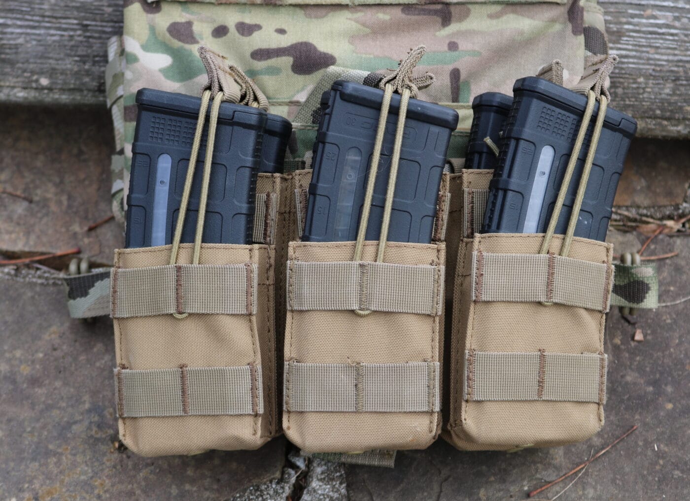 AR magazine pouches on plate carrier with MOLLE