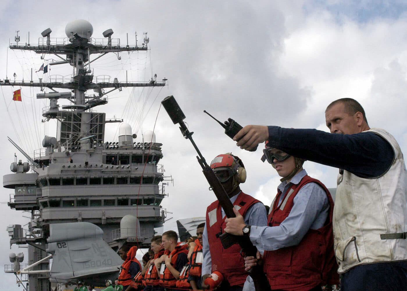 An M14 equipped with a MK87 line throwing kit aboard the USS Abraham Lincoln during November 2004