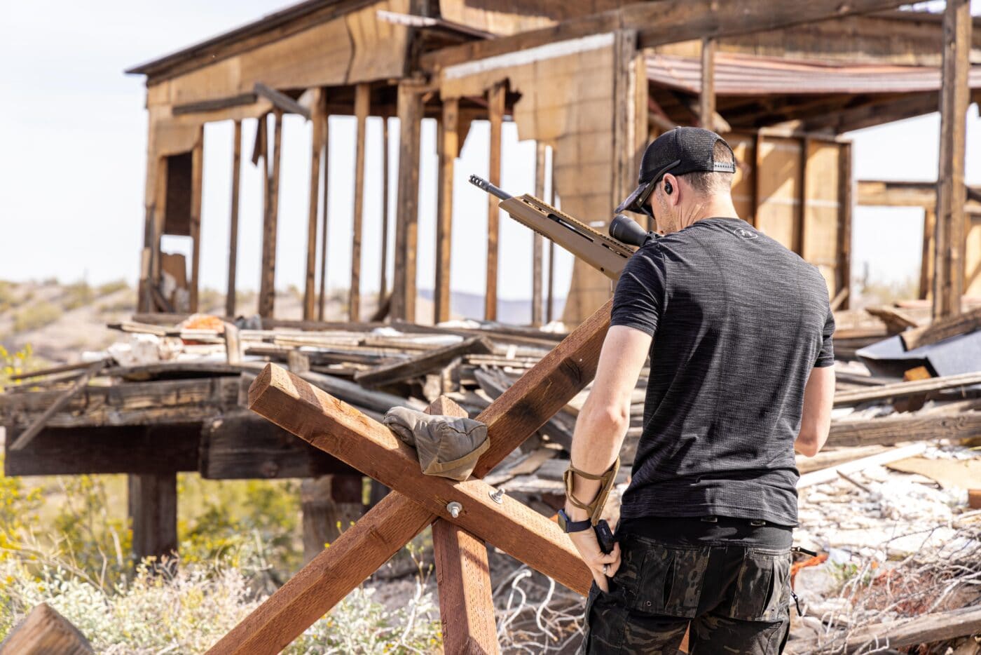 Man running the Springfield SAINT Edge ATC in a shooting in an AR accurized match