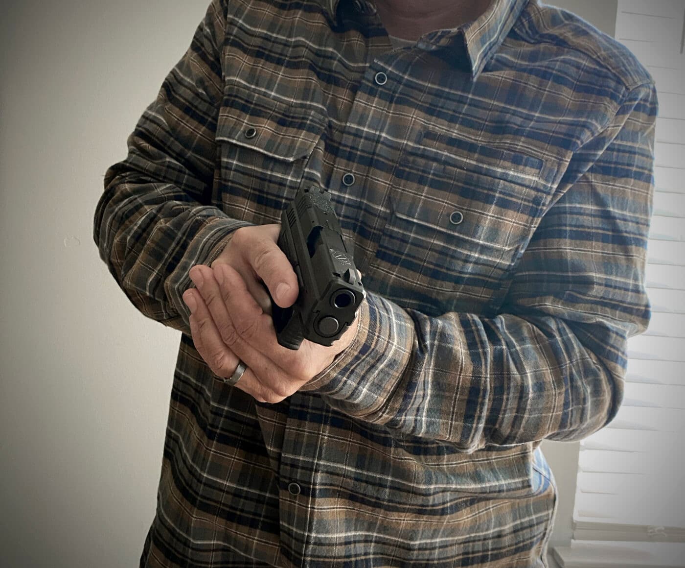 Man carrying a Springfield XD Sub-Compact gun