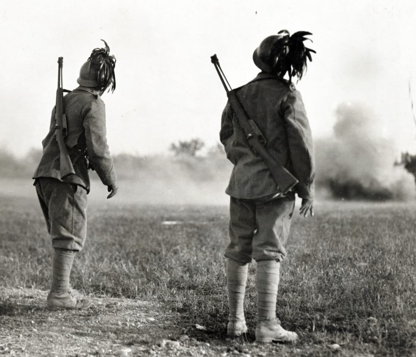 Carcano carbines carried by Italian soldiers