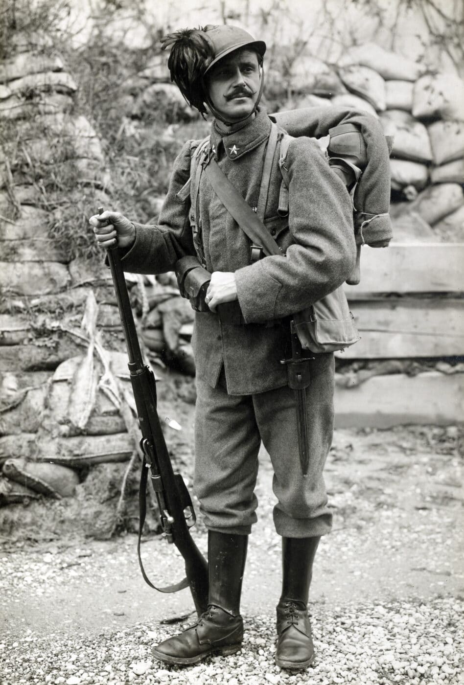 Italian Bersaglieri with Carcano rifle during WWI