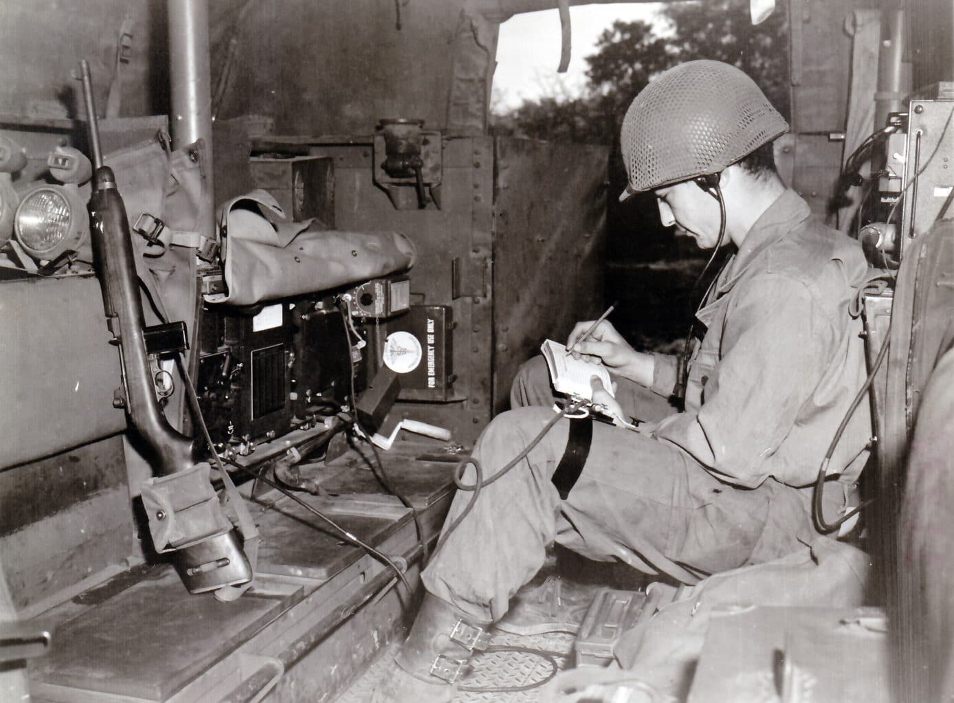 Carbine halftrack rear radio