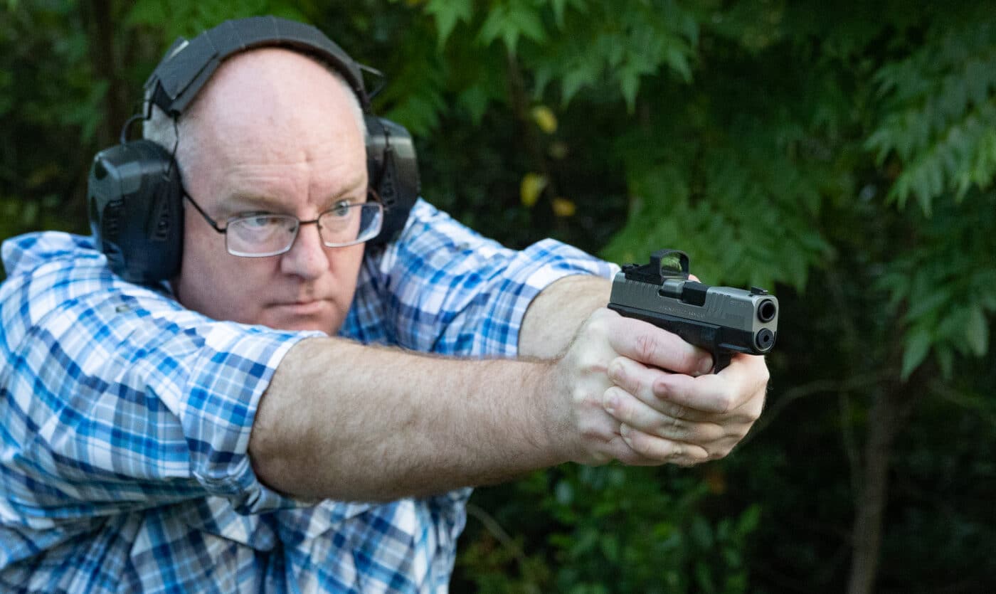 shooting the stainless Hellcat on the range