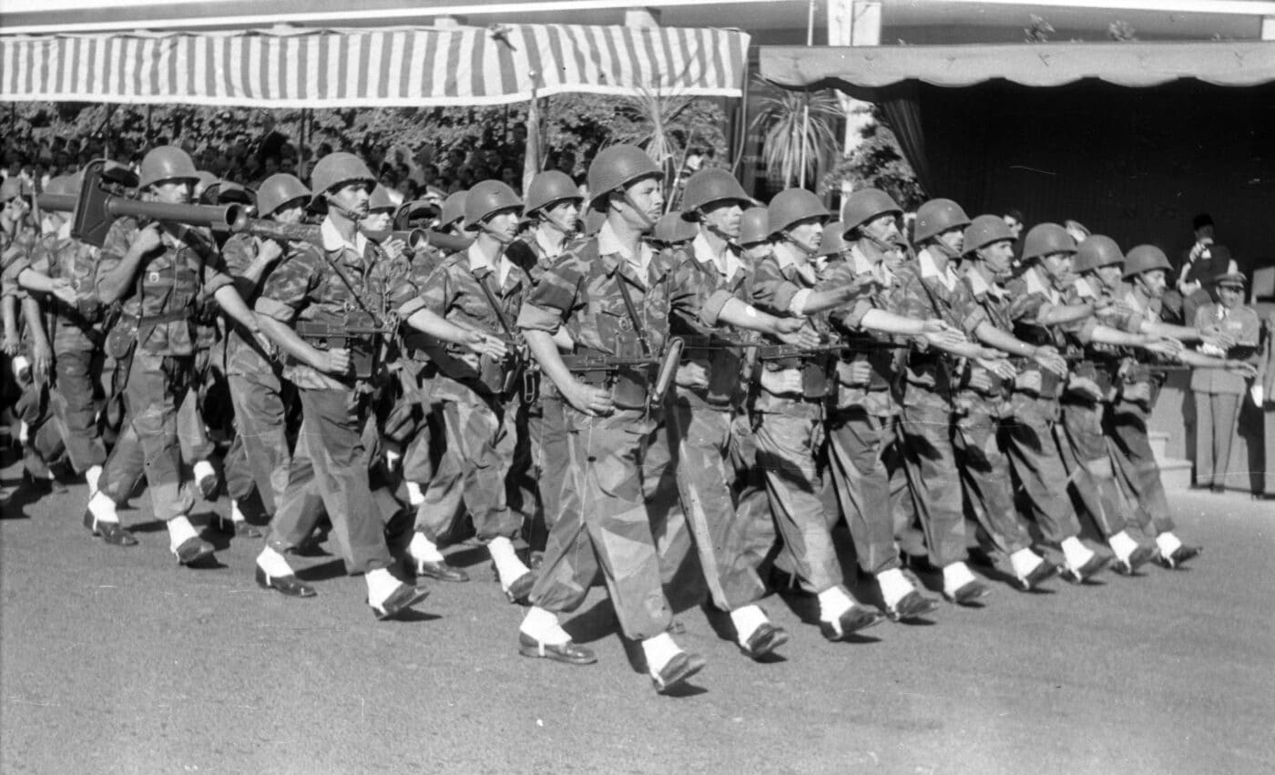 Moroccan soldiers armed with LRAC-50