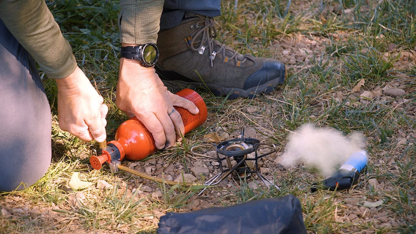 how to prep the whisperlite stove