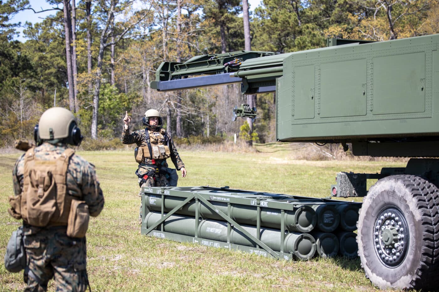 loading the himars