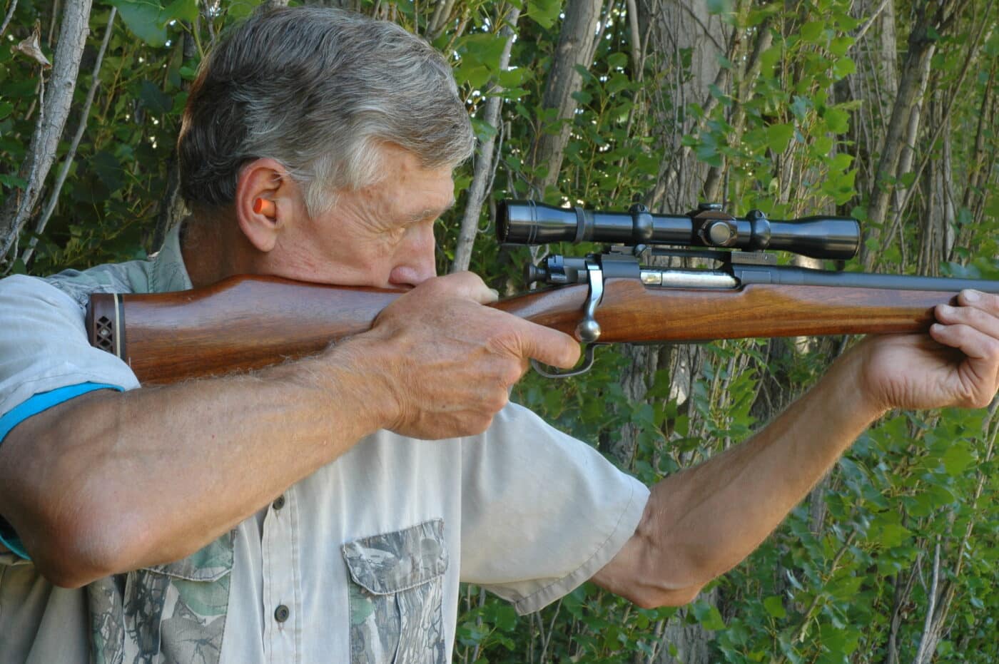 proper mounting of rifle while hunting
