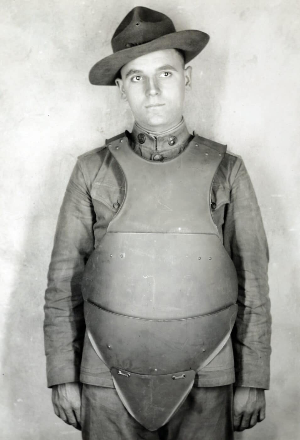 soldier wearing hale and kilburn body armor