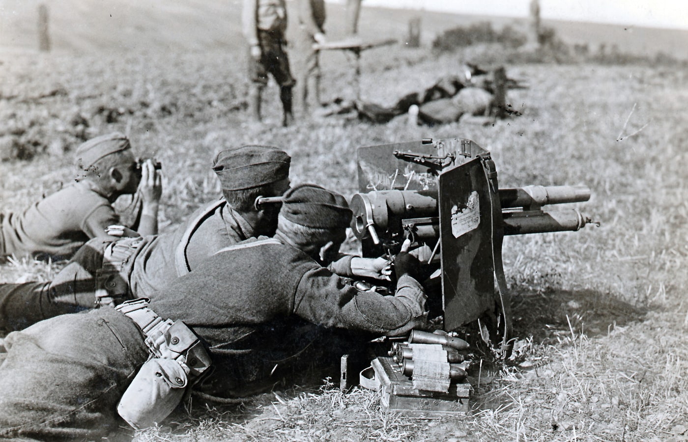 37mm gun 1 pounder with shield