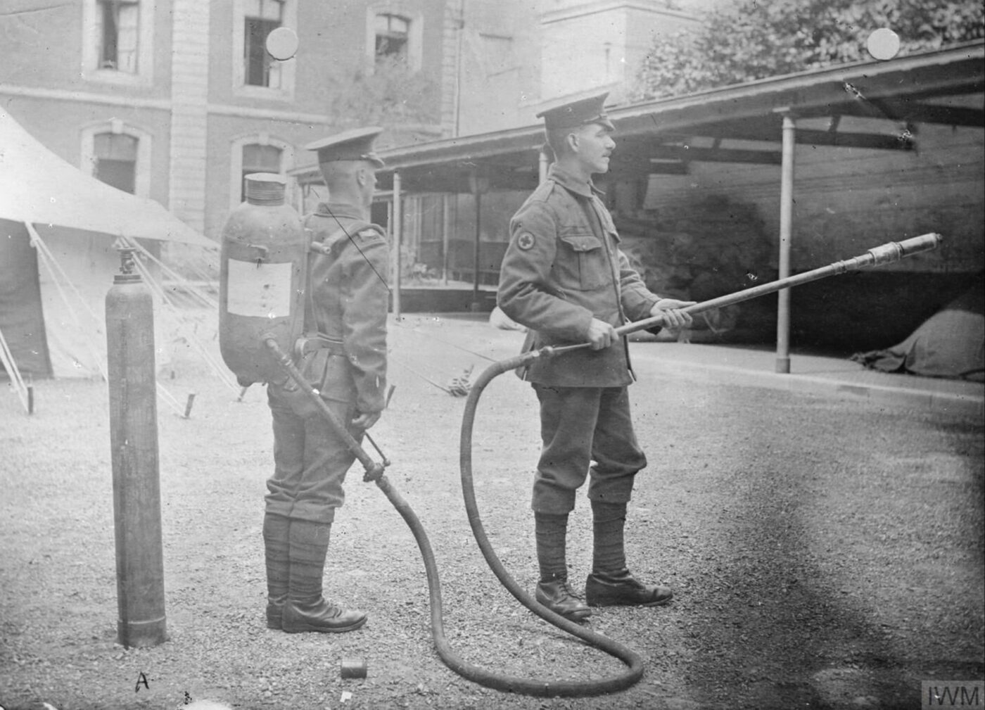 british soldiers demonstrate kleif flamethrower
