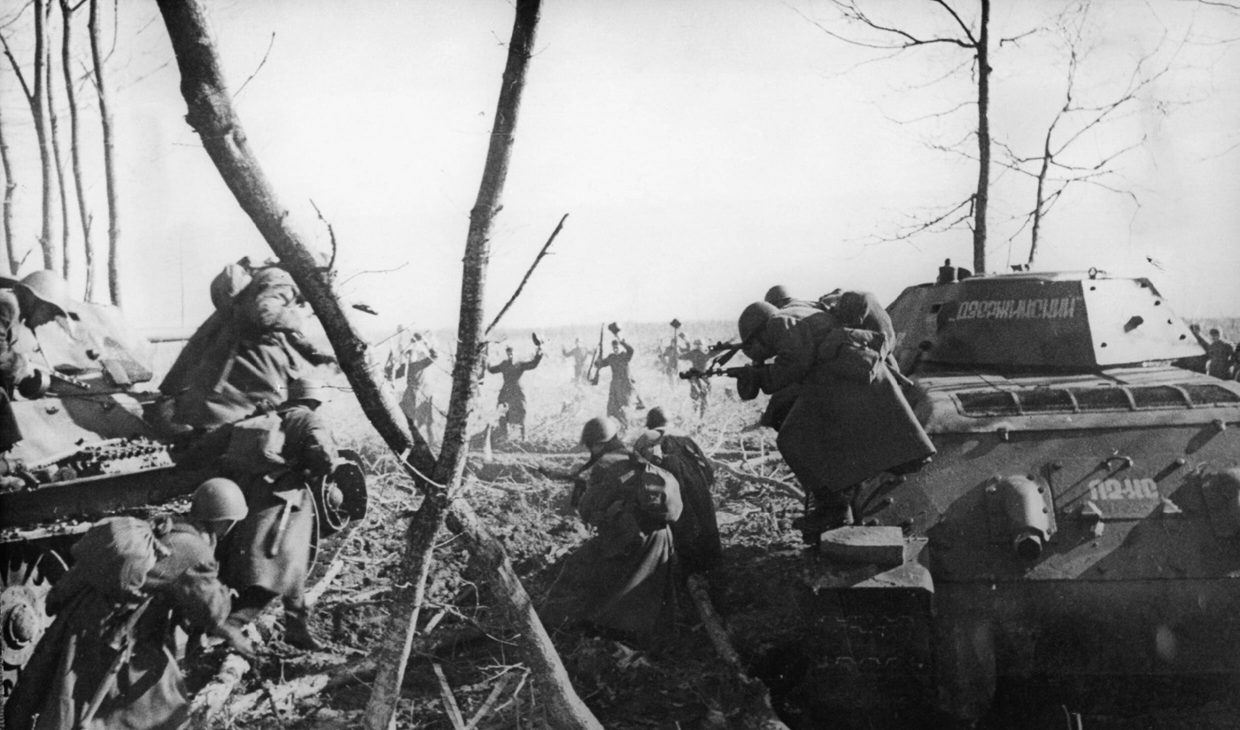 russian infantry and tanks force surrender of germans