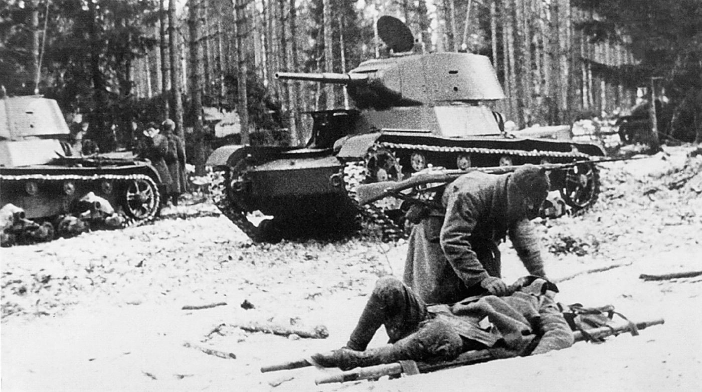 soviet soldiers outside of t-26 tank in winter war