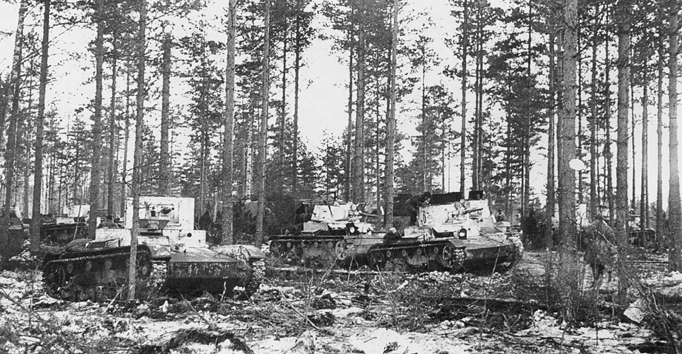 soviet t-26 tanks advance through finland in the winter war