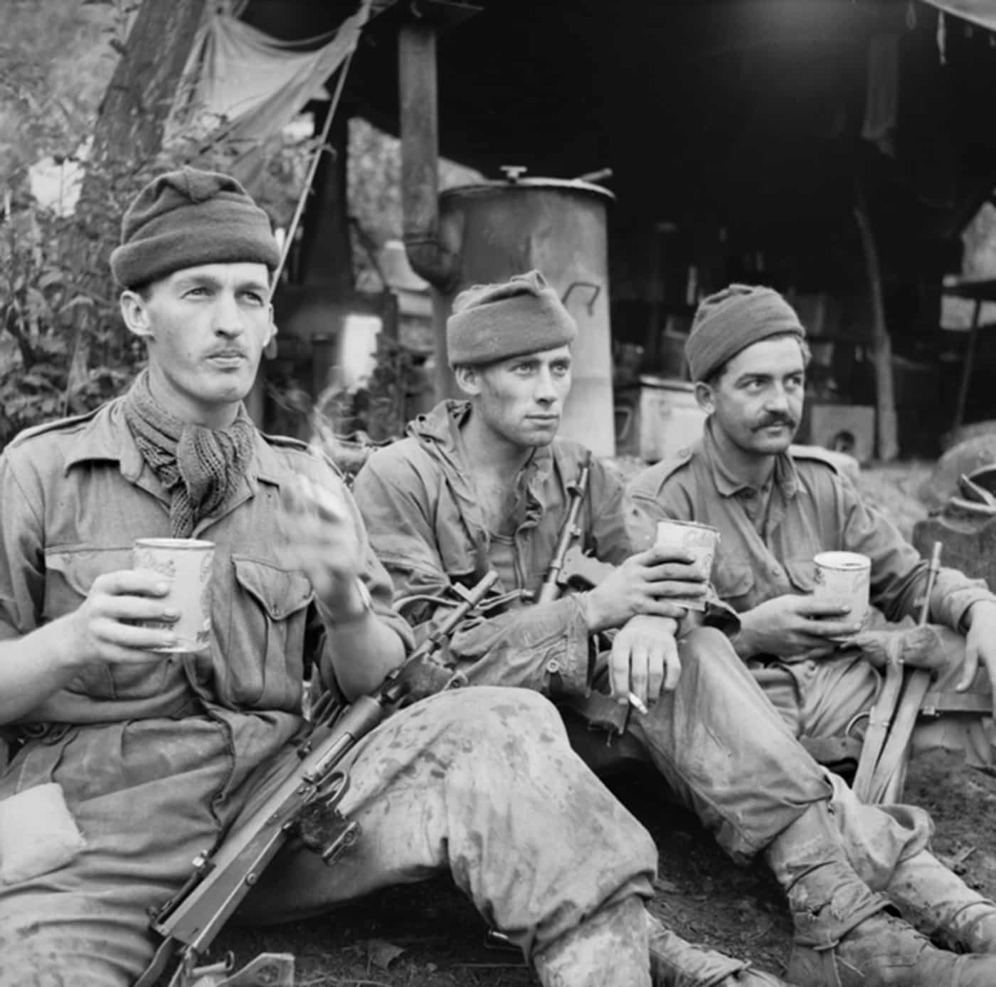 australian soldiers with owen guns in korean war